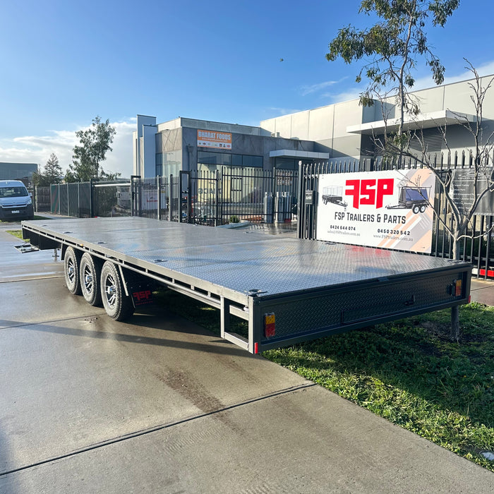 8.4m x 2.4m (27.5' x 8') Flat Top Tri-Axle Trailer 4500 kg gvm 8.4m x 2.4m (27.5' x 8') Flat Top Tri-Axle Trailer 4500 kg gvm