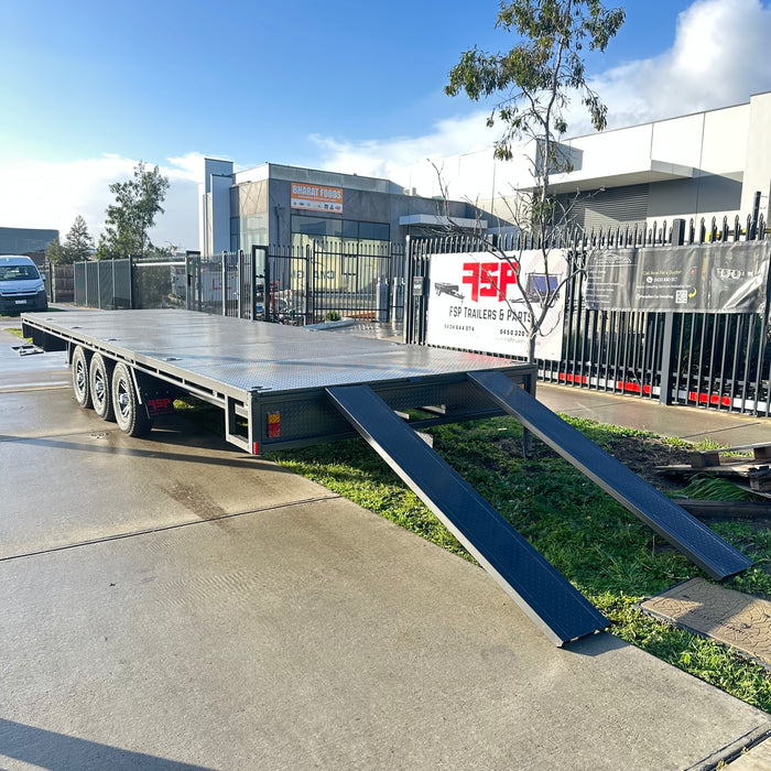 8.4m x 2.4m (27.5' x 8') Flat Top Tri-Axle Trailer 4500 kg gvm 8.4m x 2.4m (27.5' x 8') Flat Top Tri-Axle Trailer 4500 kg gvm