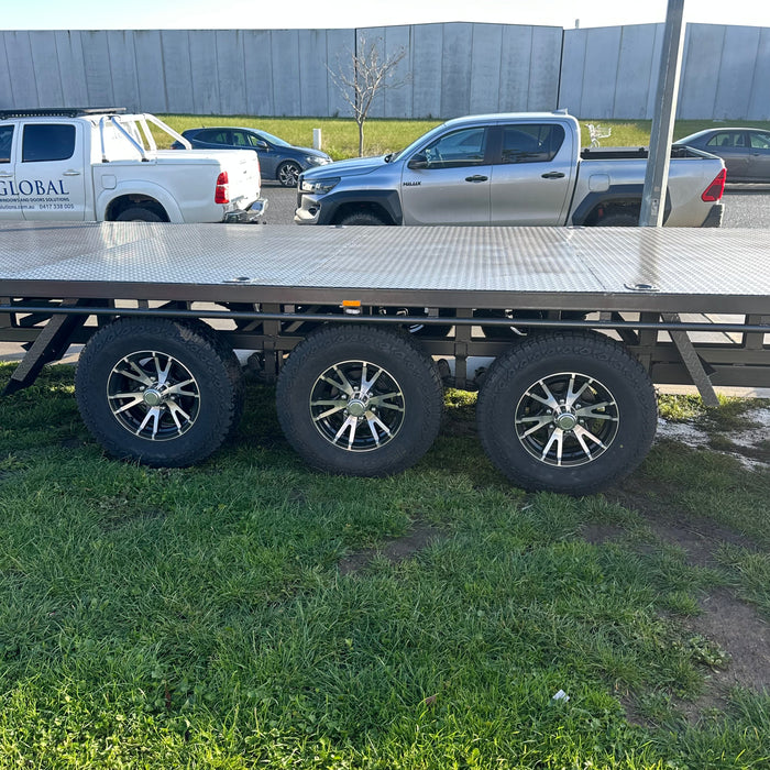 8.4m x 2.4m (27.5' x 8') Flat Top Tri-Axle Trailer 4500 kg gvm 8.4m x 2.4m (27.5' x 8') Flat Top Tri-Axle Trailer 4500 kg gvm