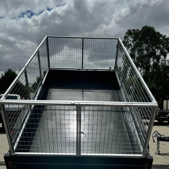 10x6 Tipper Tandem Trailer with Ramps, 900mm Cage
