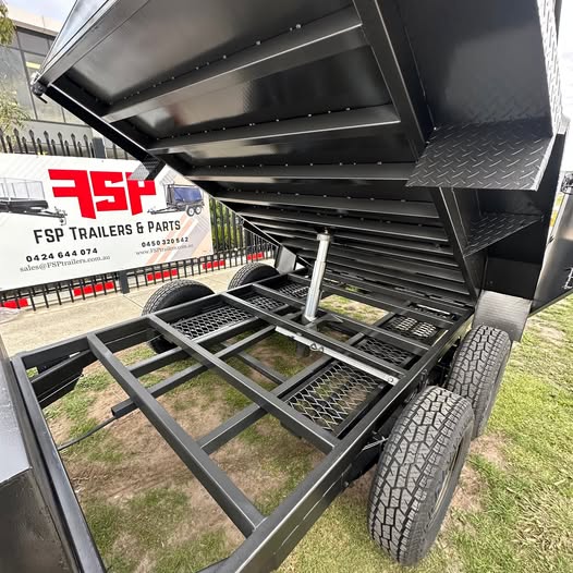 10'x6' Tipper Tandem Trailer with 1.5m High Sides, Slide In Ramps & Tool Box