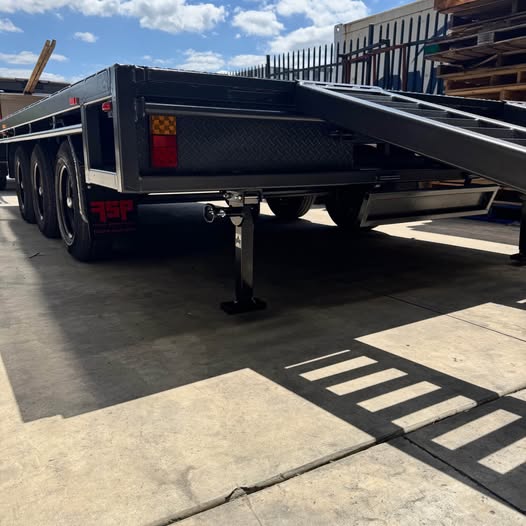 16'x8' (4.8m x 2.4m) FlatBed Tri Axle Trailer