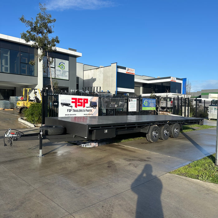 8.4m x 2.4m (27.5' x 8') Flat Top Tri-Axle Trailer 4500 kg gvm