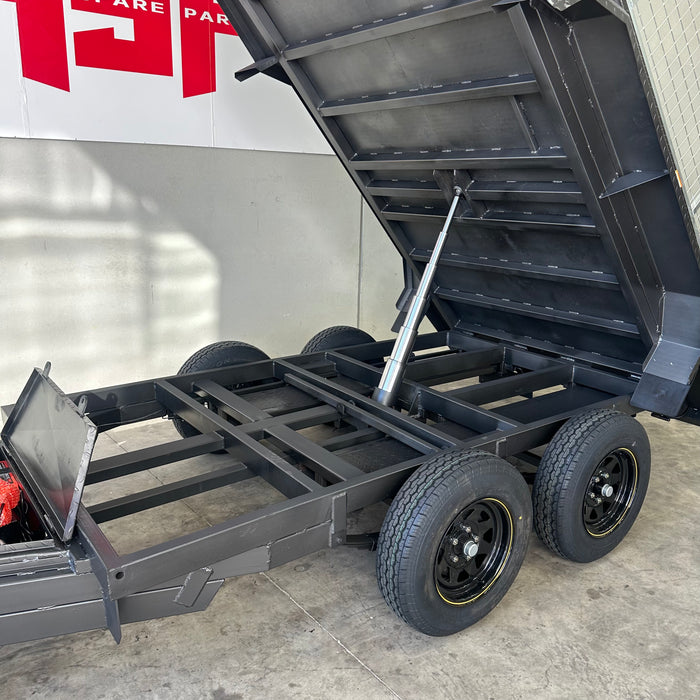 10x5 Tipper Trailer with Slide in ramps and 900mm Cage